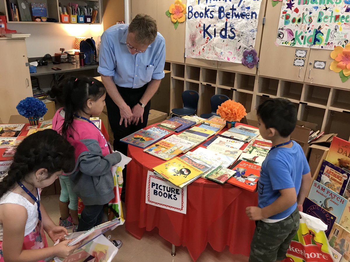 ms_nava1's tweet photo. Thank you @BooksBtnKids for this wlnderful opportunity! The kids enjoyed choosing 6 free books to take home. How exciting!! Thank you @ZamaFeeney for the wonderful organized event! 🤓📚 @FARIASECC https://t.co/omQXEHMV14