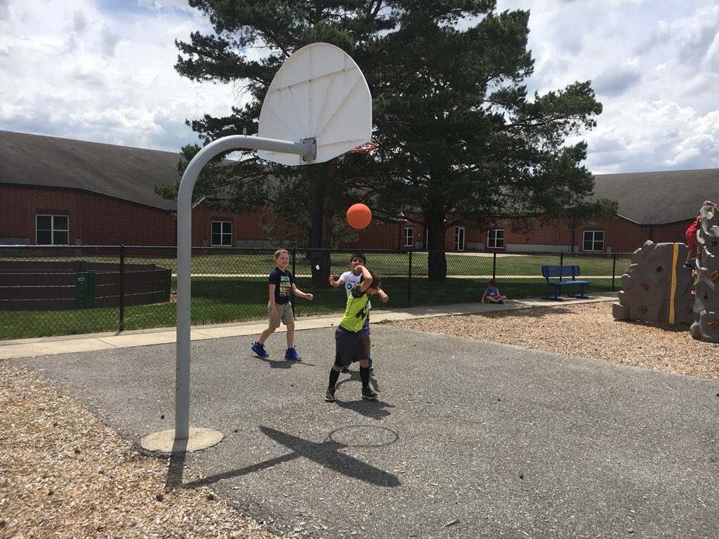 Kinder_Quick's tweet photo. It was a beautiful day to finish our year in kindergarten! I made it to 9:10 before I teared up for the first time. Thank you for an amazing year! I’m going to miss these kiddos! @AESPanthers #kindergartenrocks #lovemyjob #comebackandvisitme https://t.co/JEN7sbLUOC
