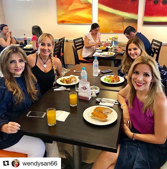 alexandramera9's tweet photo. #Repost @wendysan66 with @get_repost
・・・
Con mis amigas, dándonos un #break #teleradio 🍰🎉#energiapositiva #conectadosalas11 #gpexito https://t.co/RqSCra8z2E https://t.co/CWm7qmQH9P