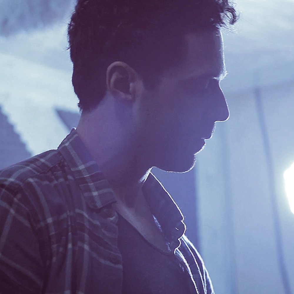 jorgebactor's tweet photo. Playing on my guitar
@GULApt 

#actor #onscreen #shootingday #playinguitar https://t.co/sREgYAhfMw