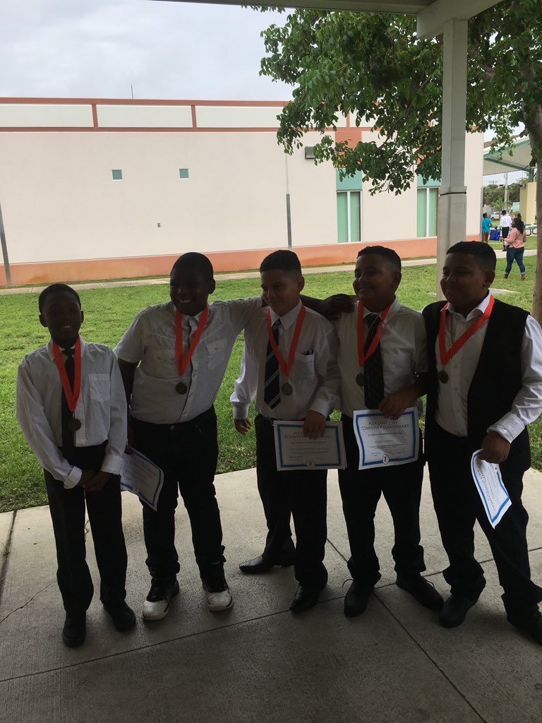 PleasantCityEL's tweet photo. 5th grade moving on pictures @CamalaBuchanan https://t.co/Jyprqjv2Lo
