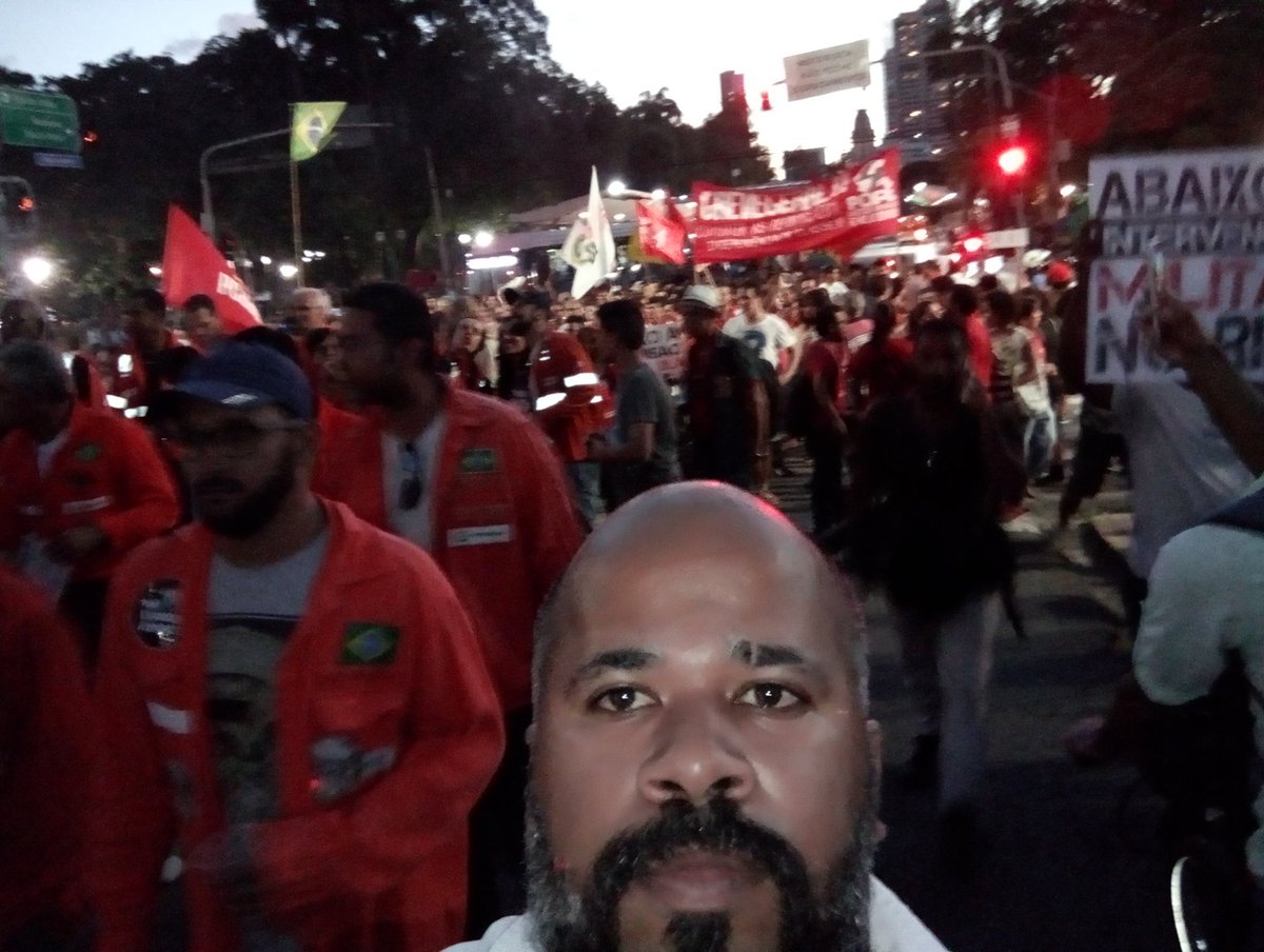 Ocupamos a conde da boa vista em protesto a essa política de reajuste dos combustíveis, abaixo Pedro Parente !