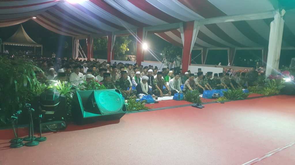 hallomonitor's tweet photo. Panglima Ajak Ulama dan Masyarakat Lombok Bersatu Jaga NKRI https://t.co/tiRg2OuLpe https://t.co/PAf3QBUJBy