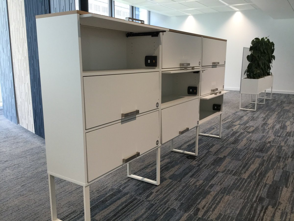 easyID_CH's tweet photo. Flexible Arbeitswelten - Dino-Center in Zürich Oerlikon.
250 Witzig Lockers mit GAT ECO Side.Lock 7000,
dem elektronischen Schrankschloss für alle RFID-
Badges wie LEGIC, Mifare etc.
Freie- oder persönliche Schrankwahl für fix zugewiesene
Mitarbeiterbadges.
#easyid #witzig https://t.co/JJsGpCyteM