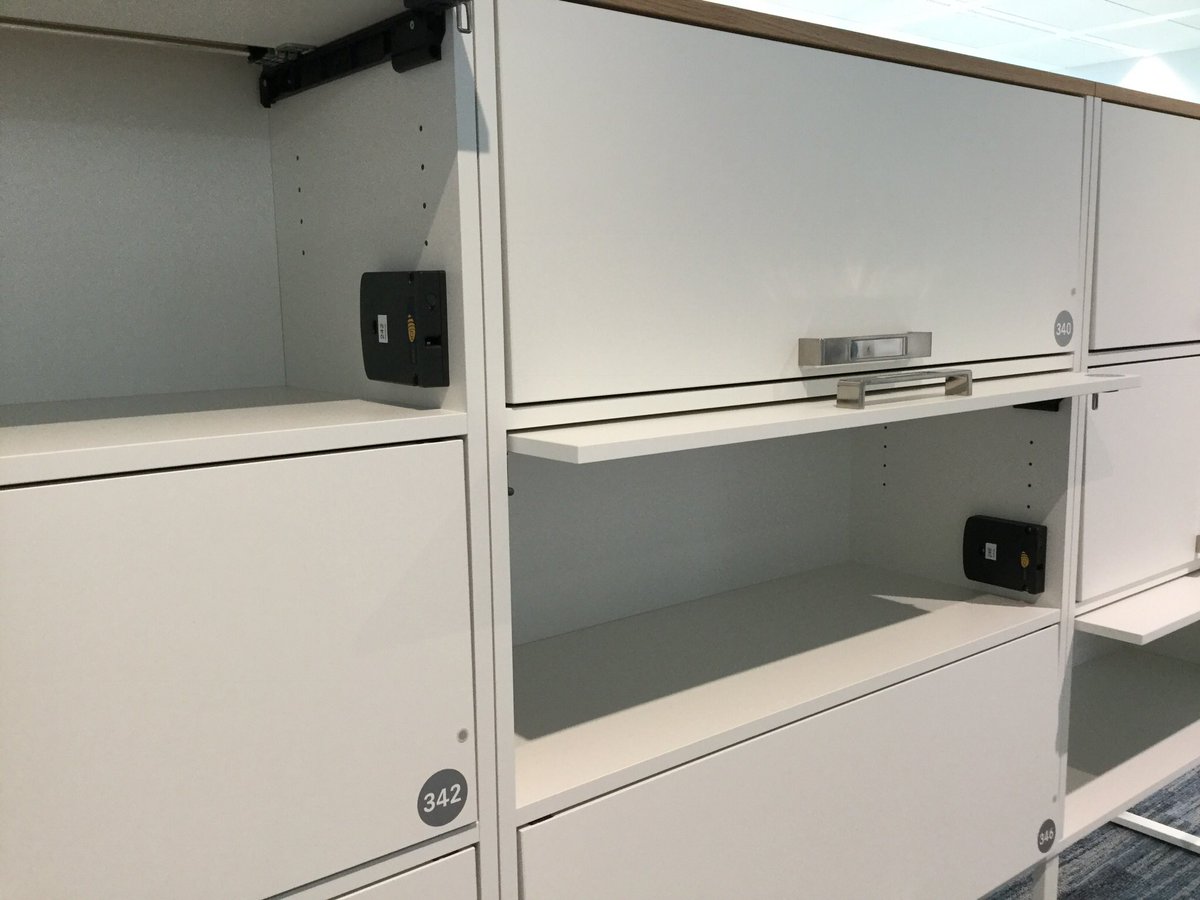 easyID_CH's tweet photo. Flexible Arbeitswelten - Dino-Center in Zürich Oerlikon.
250 Witzig Lockers mit GAT ECO Side.Lock 7000,
dem elektronischen Schrankschloss für alle RFID-
Badges wie LEGIC, Mifare etc.
Freie- oder persönliche Schrankwahl für fix zugewiesene
Mitarbeiterbadges.
#easyid #witzig https://t.co/JJsGpCyteM