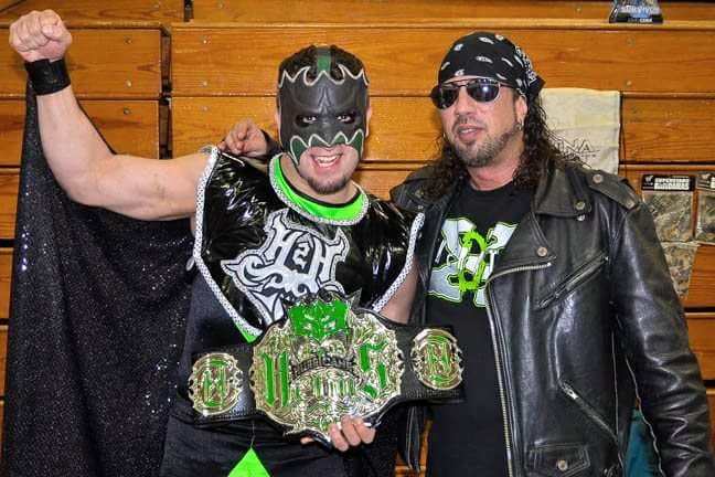 ShaneHelmsCom's tweet photo. The Hurricane, @TheRealXPac, and the Legendary #10PoundsOfGreen https://t.co/0IWT6I5JPY