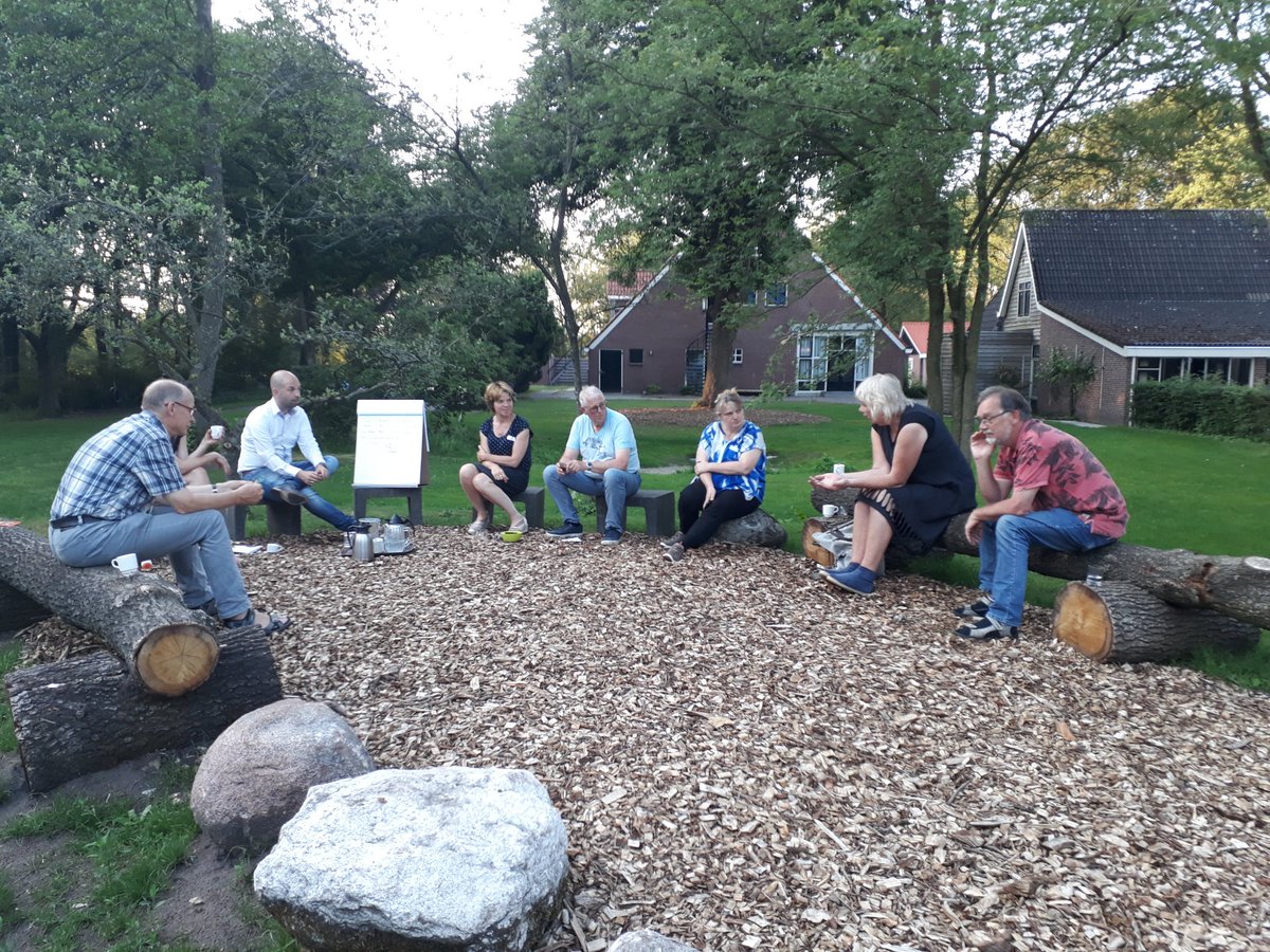 Fijne #Dialoogsessie gehad in het buitenlokaal van onze Veldhoeve in <a href="/Orvelte_Drenthe/">Orvelte onderneemt!</a>. We zijn als <a href="/IVNNederland/">IVN Natuureducatie</a> een mooie club mensen bij elkaar die #gemotiveerd werken aan het betrekken van mensen bij #natuur en #Landschap. Zo dragen we bij aan een #duurzame wereld.