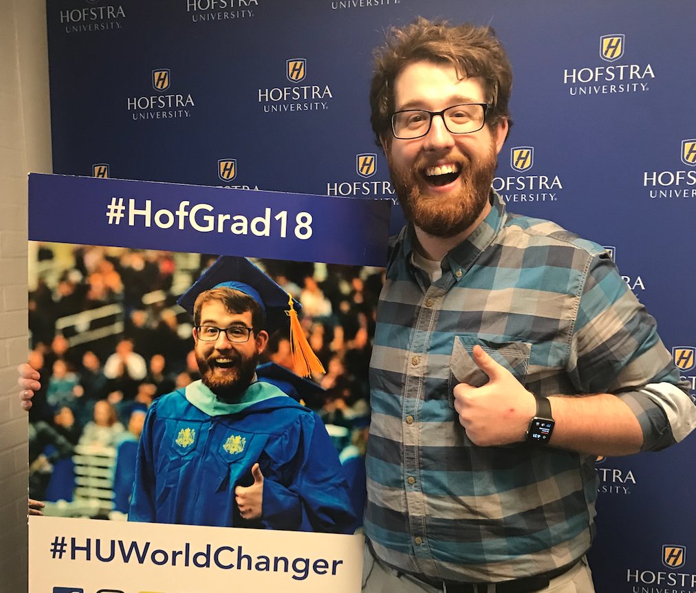 HofstraU's tweet photo. So meta.
📸🎓👍: Jeremy Arndt '17
#HUWorldChanger #HofGrad17 #HofGrad18 https://t.co/z1Rhnn1rZc