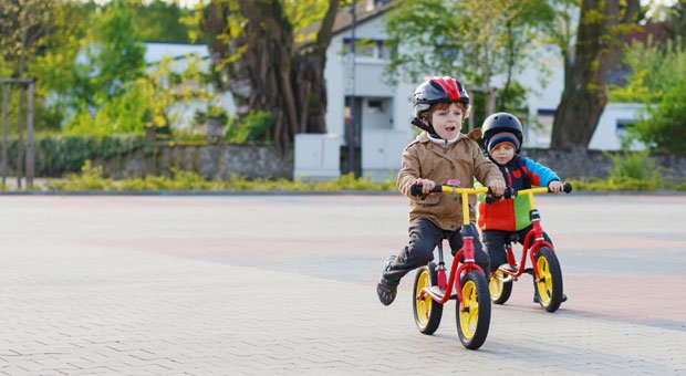 "#Kids and youth should be getting no more than two hours of screen time per day. For preschoolers, the recommendation is less than one hour, and for toddlers under two, the recommendation is zero screen time." The importance of getting active afterschool: ow.ly/n89O30k6XVr