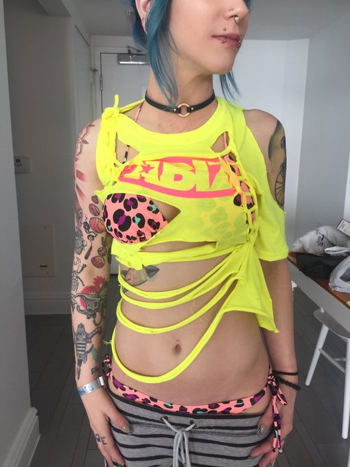 Cut up shirt I just did on @catcandescent #xbizmiami https://t.co/t7u3tzOzcR<a class="tags" href="/tag/catcandescent">@catcandescent</a><a href="/tag/xbizmiami"class="tags">#xbizmiami</a>