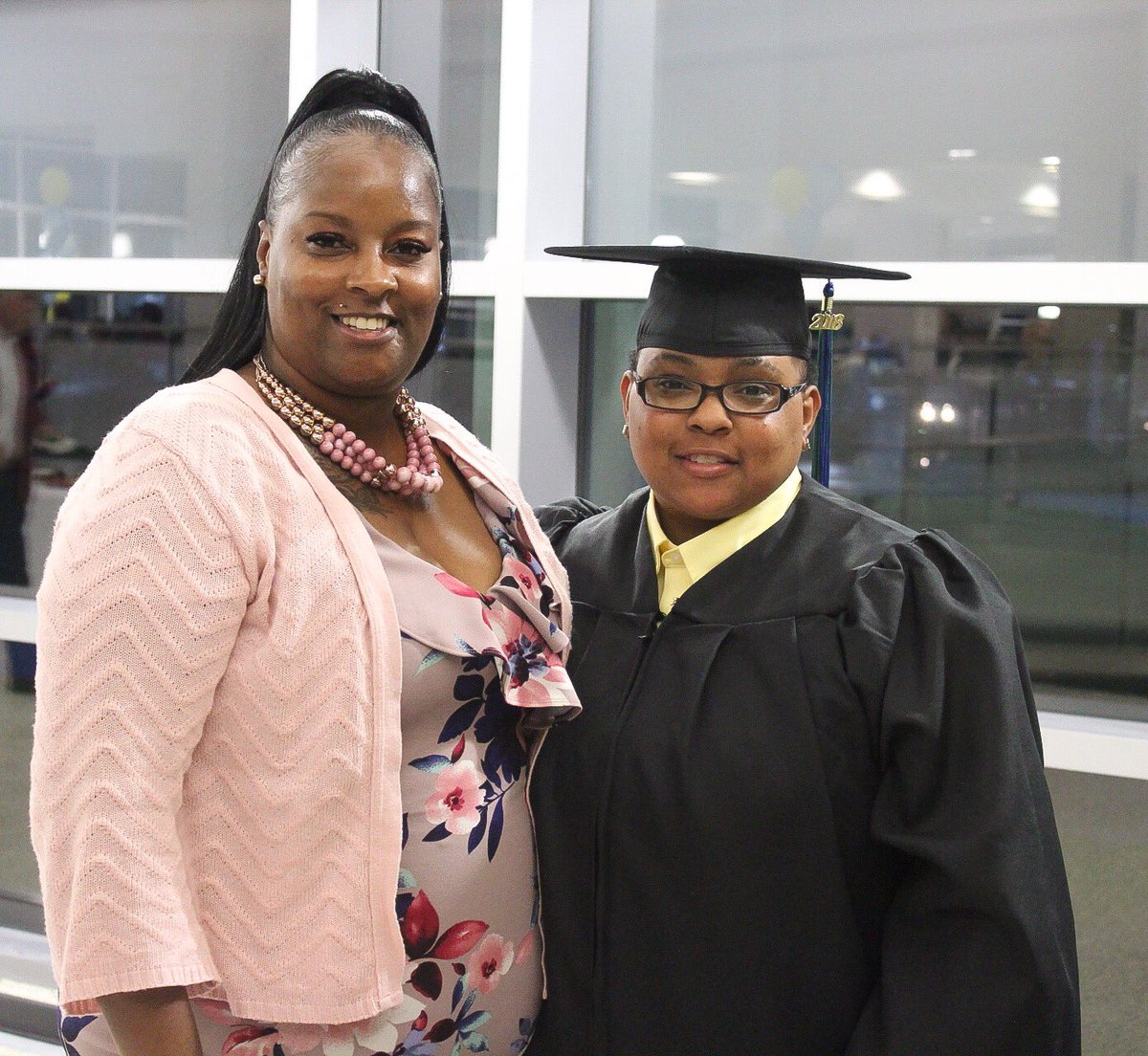 PeakeCMJ's tweet photo. You can never have too many graduation photos👏🏼 #peakeproud https://t.co/ycyWeM7YOj