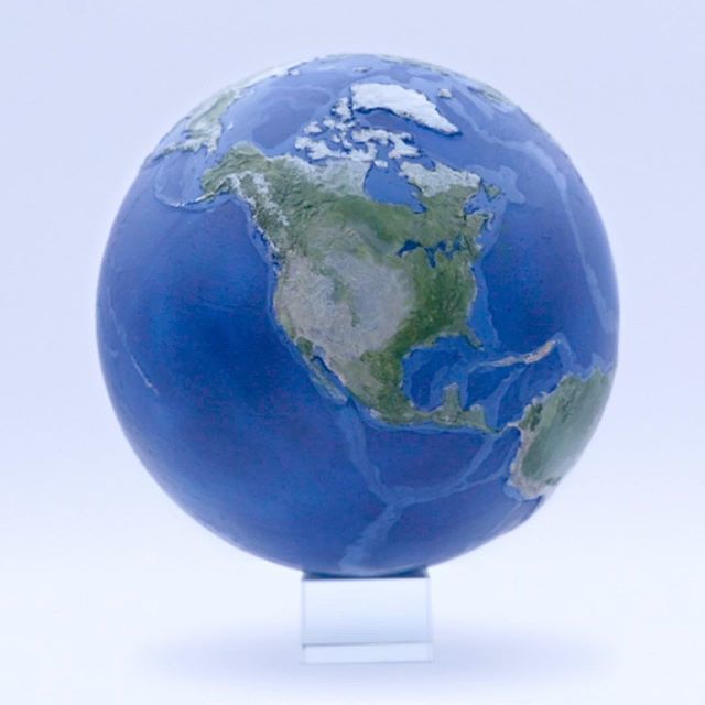 Fellowla's tweet photo. Earth from @astrorealityar now on @kickstarter! Fully funded in the first three hours and still going! https://t.co/aC1QvqLKWh https://t.co/DWXagxNRs2