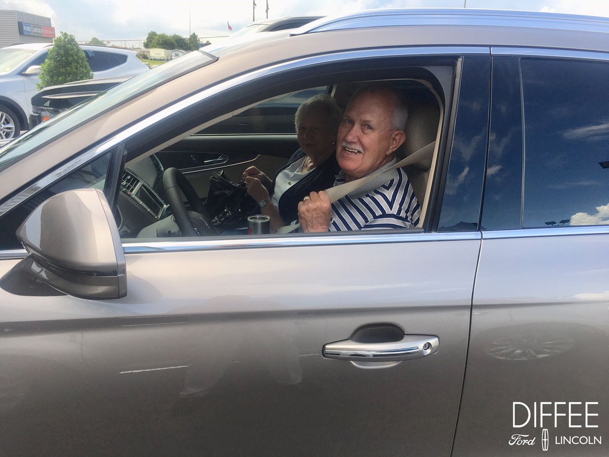 DiffeeFordLinc's tweet photo. Mr. &amp; Mrs. Lovelace visited us all the way from Rogers, Arkansas to purchase a new 2018 #Lincoln MKX from Richard. Thanks for making the trip! We truly appreciate your business! #MyNewDiffeeLincoln #SoldByRichard #LincolnMKX https://t.co/V9Stj1YDmz