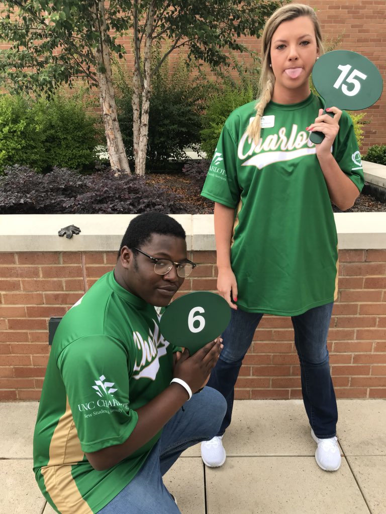 Timmy18OC6's tweet photo. Tip 5: On Wednesdays we wear green! #TimmysTipsandTricks #UNCC2022 #UNCCtransfers https://t.co/MtmNe9KGK2