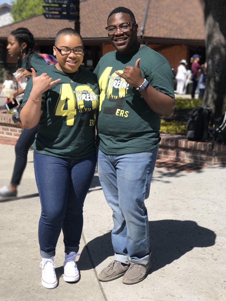 Timmy18OC6's tweet photo. Tip 5: On Wednesdays we wear green! #TimmysTipsandTricks #UNCC2022 #UNCCtransfers https://t.co/MtmNe9KGK2