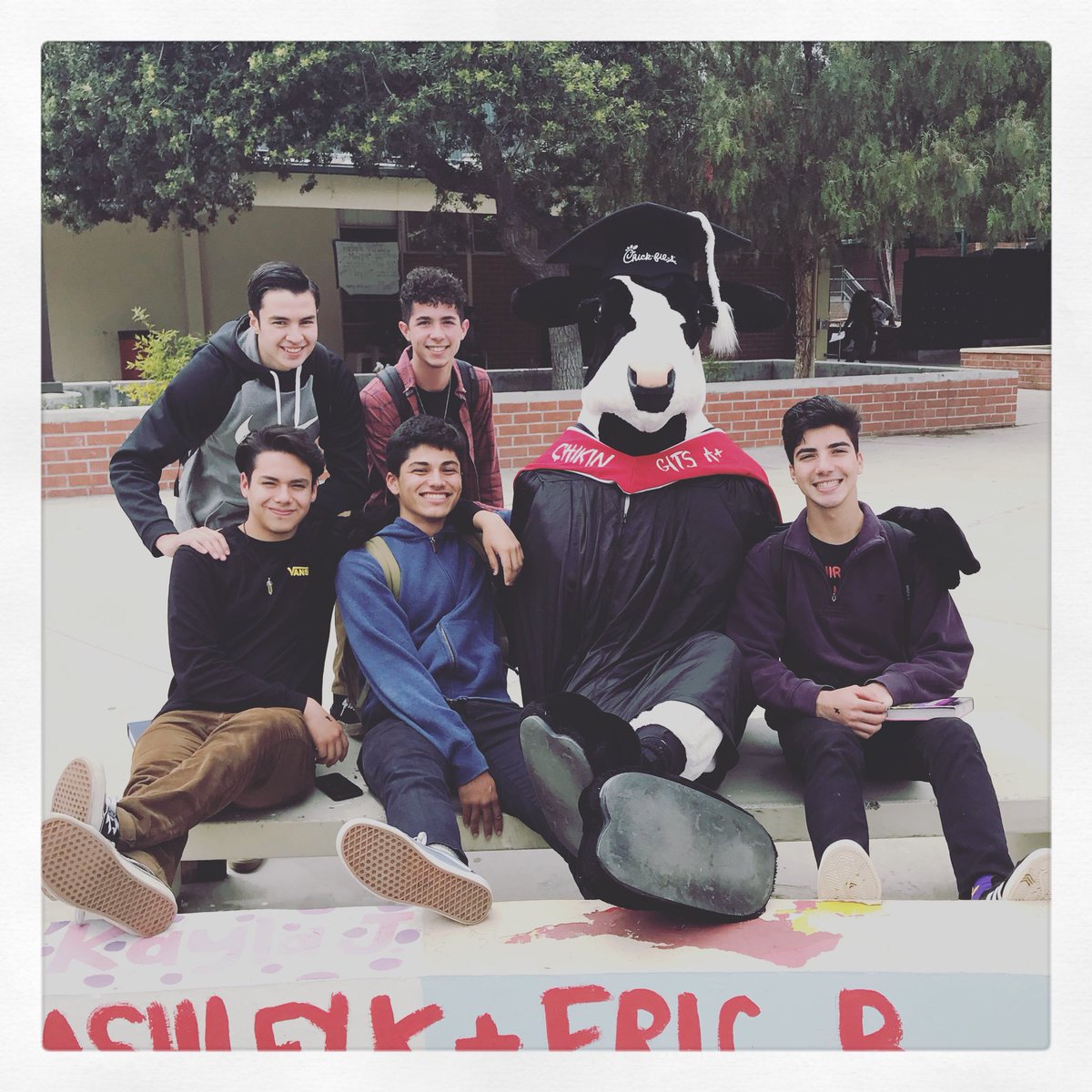LASERNA2018's tweet photo. Enjoying our Spirit Cup victory! Go Seniors! @LaSernaHS https://t.co/3LqNWYzhHS