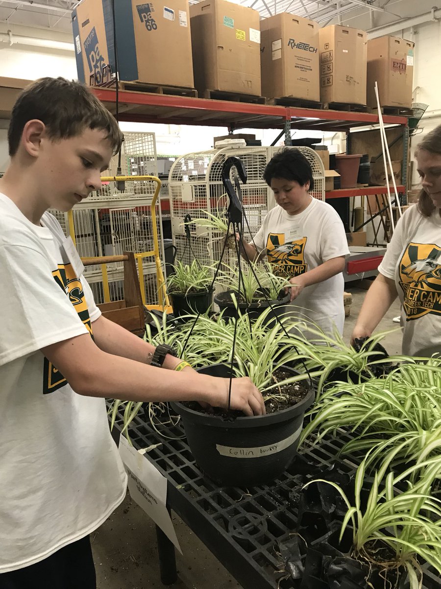 Clay_CareerTech's tweet photo. Career &amp; Tech Summer Camp fun!!!
#summertime #OCSsuccess https://t.co/mwNB9cg9UL