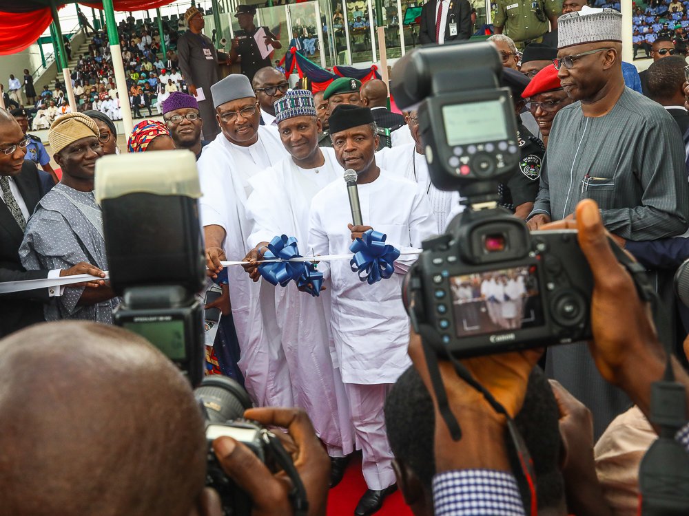 AbegNoVex's tweet photo. Vice President @ProfOsinbajo, SAN, receives vehicles donated to the Nigerian Police by Aliko Dangote Foundation at the Eagle Square, Abuja. #VPAtTheVP #VPatWork https://t.co/78cf8hhspT