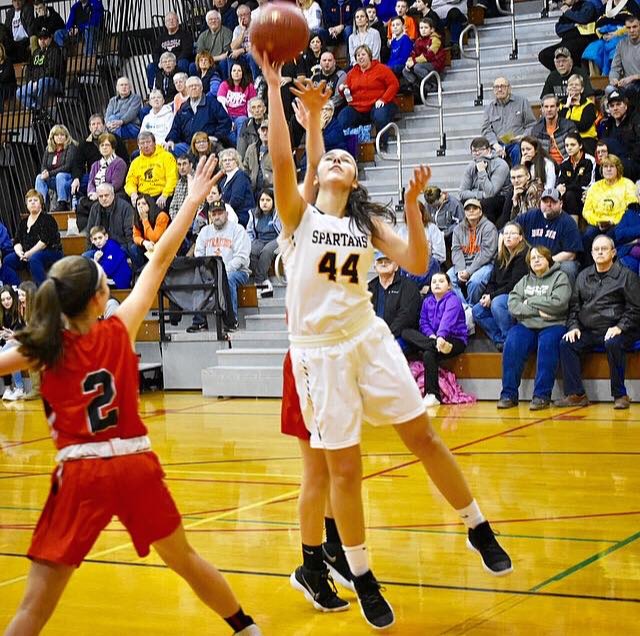 NYSTakeover's tweet photo. #WhosInEST 2018
Oh, y’all thought this was just a local league? 2nd year in a row with 3 coming from perennial power South Jefferson. Sisters Abby Piddock (2020) &amp; Jackie Piddock (2022) are returners, &amp; 2019 @alyssas_44 in now too! 3 hours each way for this crew #RoadWarriors https://t.co/Su69J1XOYg