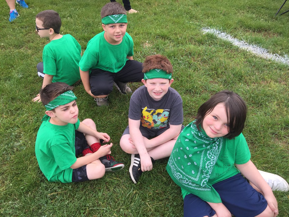 CaralynCosgrove's tweet photo. 2nd grade Field Day was a blast! ☀️🏅🍕Let’s go Leprechauns! ☘️@WOSnews https://t.co/geqty6xbgR