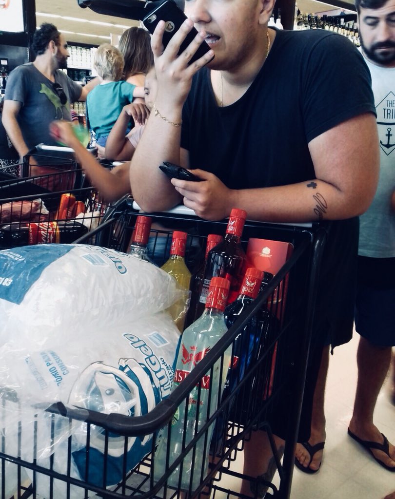 Gscriptore's tweet image. CACHAÇAAAAAA 😂🍻