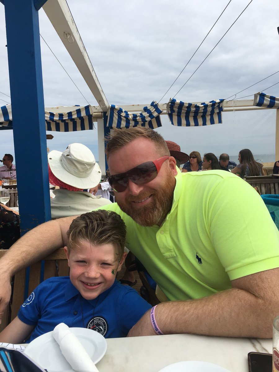claireno2's tweet photo. Awesome avo of great food, drinks and music @bjsoceanside, kids absolutely loved it too! #fancydressbox π΅πΉ https://t.co/VrTP9oW8QW
