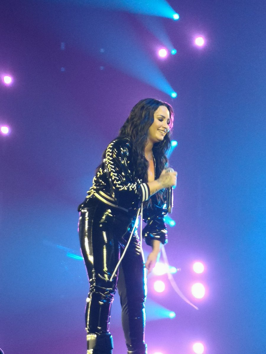emmarosenjh's tweet photo. IT HAPPEND😱
i finally got to see my love live😍😍

#TMYLMTourCopenhagen https://t.co/tbVGGpFBMB