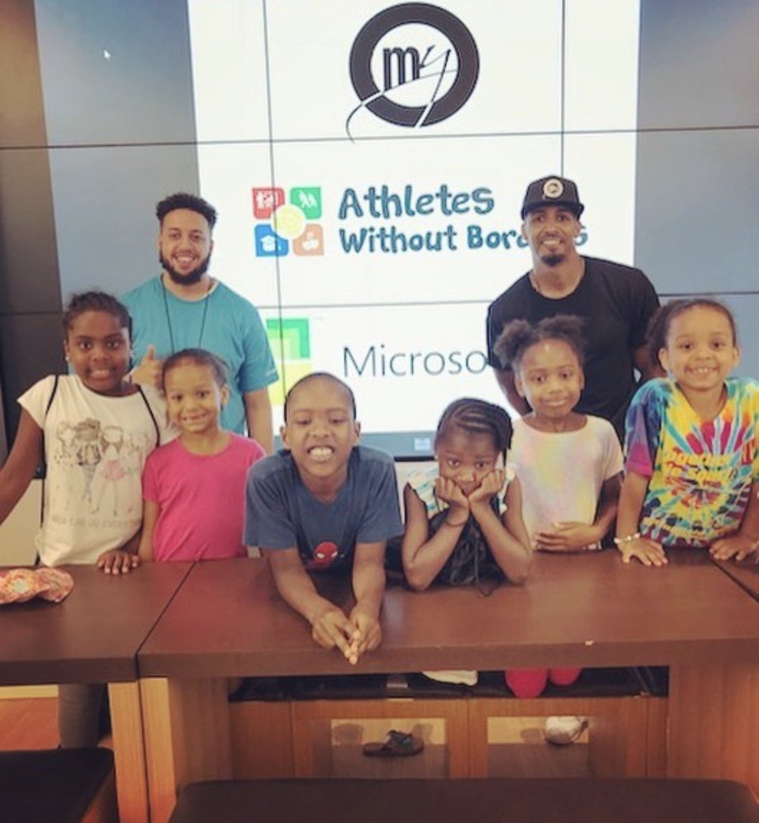 mywebco's tweet photo. MY STEAM TEAM! #MiltonYatesLifestyle #AthleteswithoutBorders #Microsoft #STEAM #Science #Tech #Engineering #Arts https://t.co/ugXCG573zV