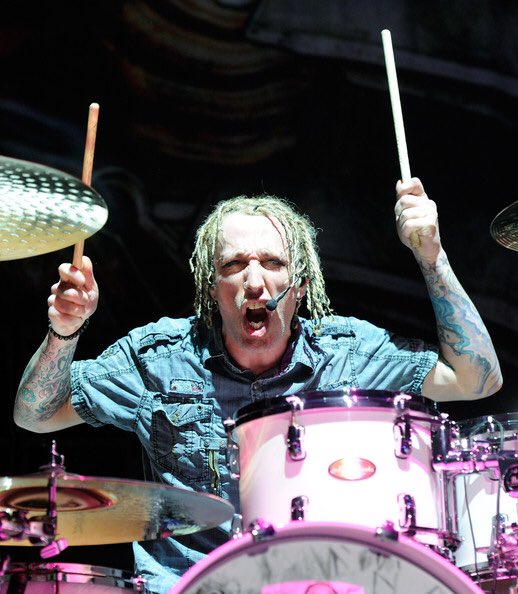 ShawnIsFear's tweet photo. @FearInnes just had a really fun chat with @morgan7d legendary drummer for @Sevendust!! New #FEARCast coming soon! 

Go grab #AlliSeeIsWar” It’s fucking awesome!

 #Metal #Rock #Hardrock #NuMetal  #Podcast #NewAlbum #FEARs5 #PodernFamily #PodUnderworld https://t.co/j8dkOeruE2