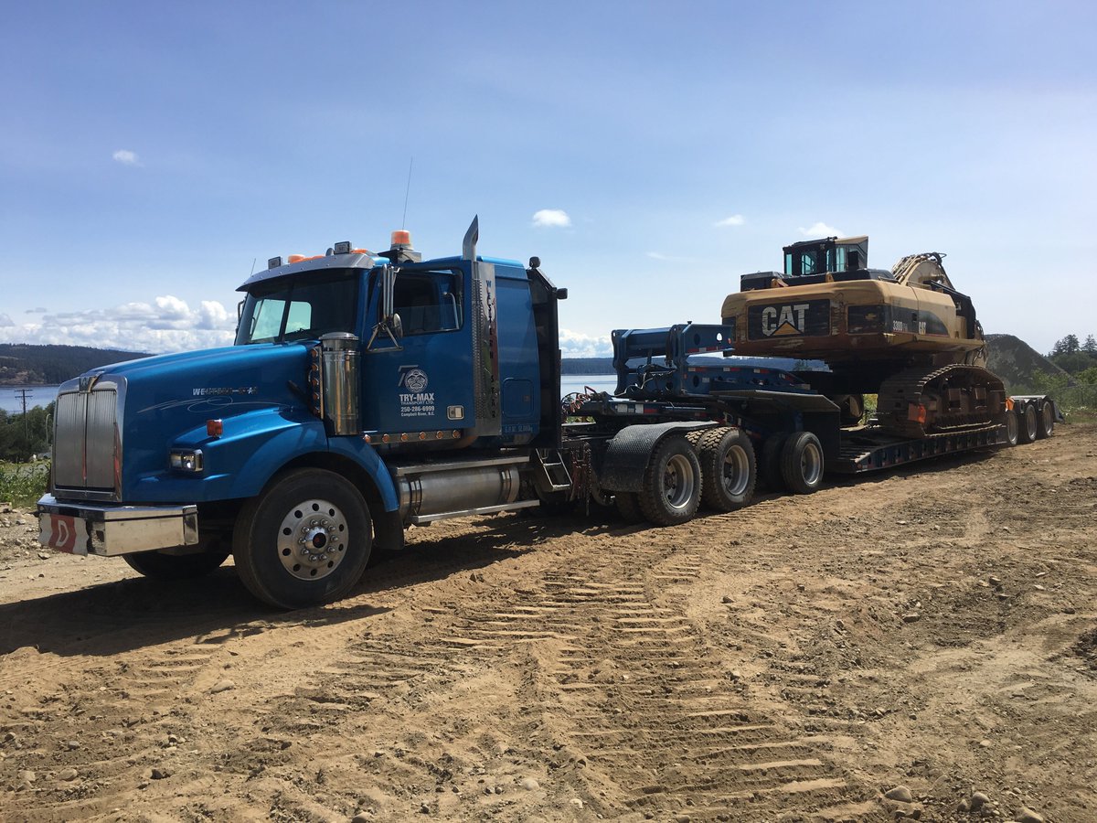 ForestechTim's tweet photo. #Caterpillar 330D FM โRoad Builderโ all loaded up and heading down to Finning for some repairs. I swear every time we have a lowbed in the yard I lose a half inch of fine material it is so dusty already! ๐ฌ๐ฌ #roadbuilding #roadbuilder #excavator #lowbedding #bcroadbuilding https://t.co/31whQW8KV5