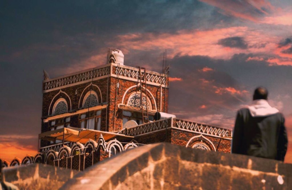 SAMD_YEMEN's tweet photo. صنعاء حسبك يا ابنة الحسب
يوم التفاخر شامــــــخ النسب
يكفيكِ أنك يا مليحتنــــــــــــا
أخت النجــــوم وجارة الشهب https://t.co/pR9VPJrtlS