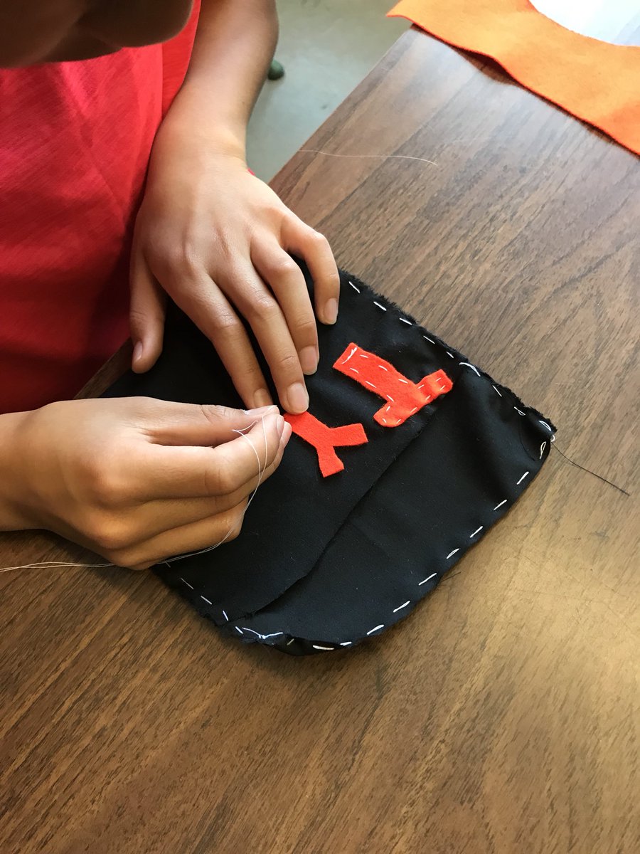 JessAlpaugh's tweet photo. #memorybags with Grade 4/5 students @ Douglas Road. #reflection #connection #shishietko @FNESC @BurnabyAbEd https://t.co/1hfpyL42vI