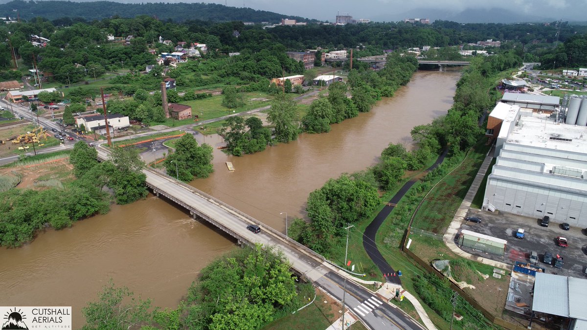 iseeshortpeople's tweet photo. French Broad River at Carrier Park and River Arts District.
Wednesday May 30, 5pm. Images by: Cutshall Aerials
#wlos13 #wyff4 #foxnewscarolina #ashevillecitizentimes #828isgreat #asheville #dronephotography #wnc #blueridgemoments #avlnews #AVLwx https://t.co/wITior1O1e