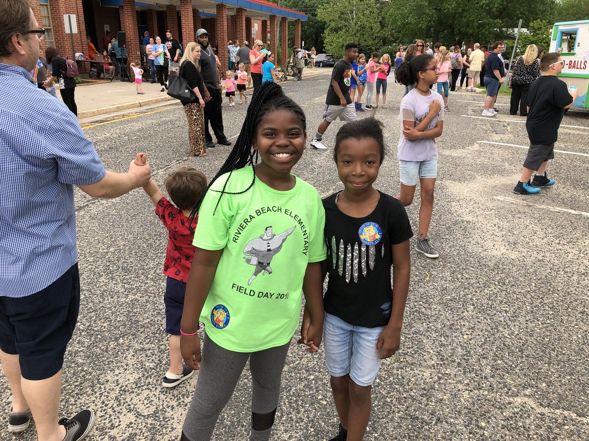 FCPSTrailblazer's tweet photo. @therivierabeach it’s time to celebrate a great year! #ItsHappening #AACPSAwesome https://t.co/7pWcpbQ1F5