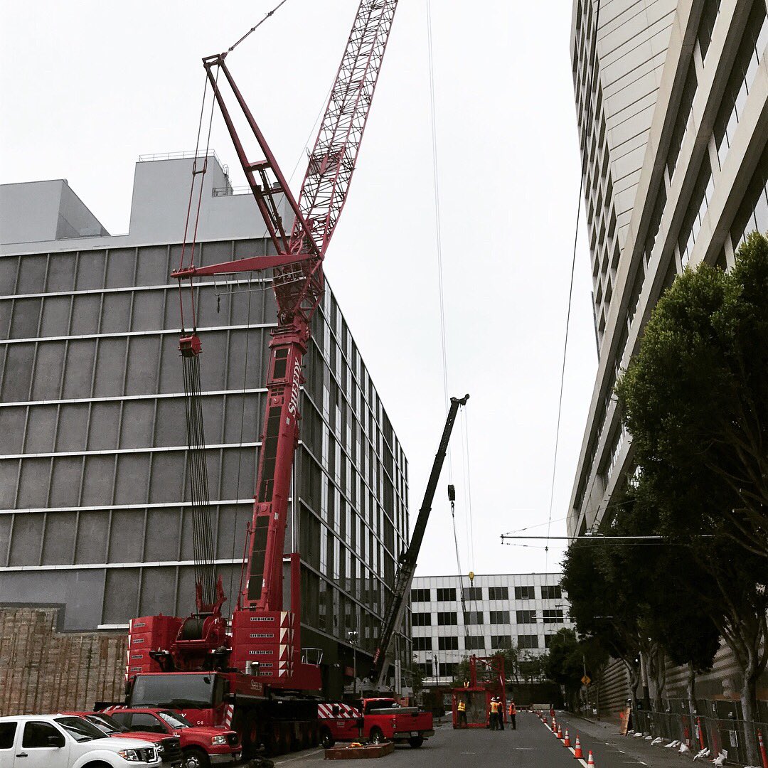 Ellen_Tung's tweet photo. @pankowbuilders 49 SVN crane goes up! PC Jon Joy (mostly) https://t.co/zT2cffyJo5