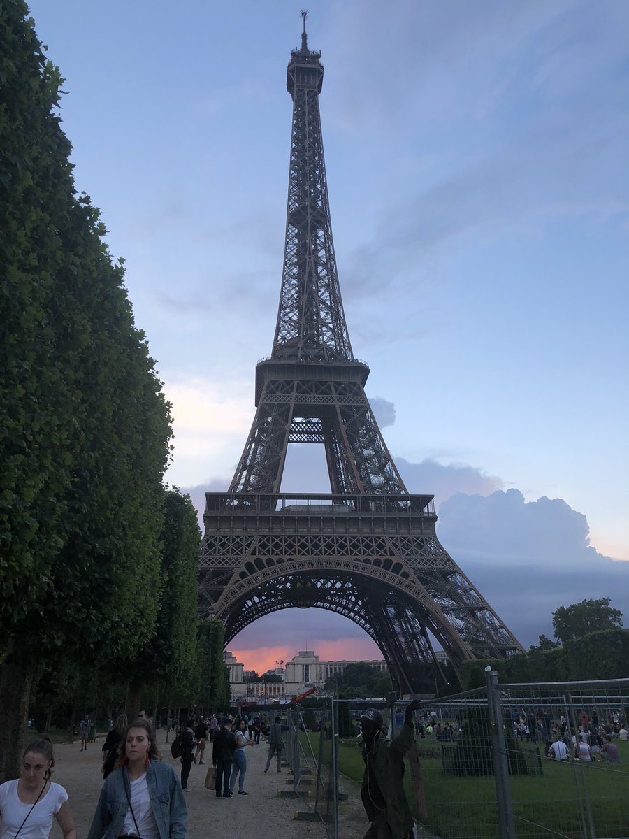 litbadgyal's tweet image. Got to see a real beauty today 😍 #EiffelTour