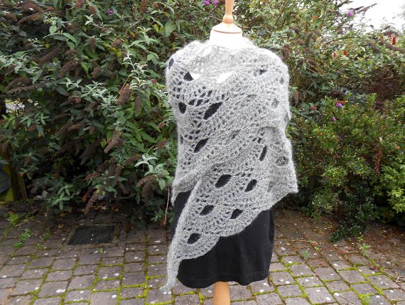 Walsh11Della's tweet photo. Crochet Grey Shawl Triangular https://t.co/oqibNRVyAj via @EtsySocial #etsymntt #etsysocial #triangularshawl #grayshawl https://t.co/ks3Q9UKenl