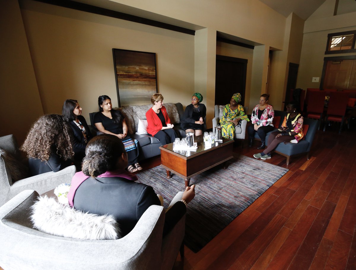 DevCanada's tweet photo. L’#AfriqueduSud, le #Bénin, la #Jamaïque, le #Liban, le #Mali, et la communauté #Wikwemikong sont bien représentés par ces jeunes femmes leaders qui se consacrent à améliorer la vie des filles adolescentes. #MonG7Dev https://t.co/hMOMoFHRK6