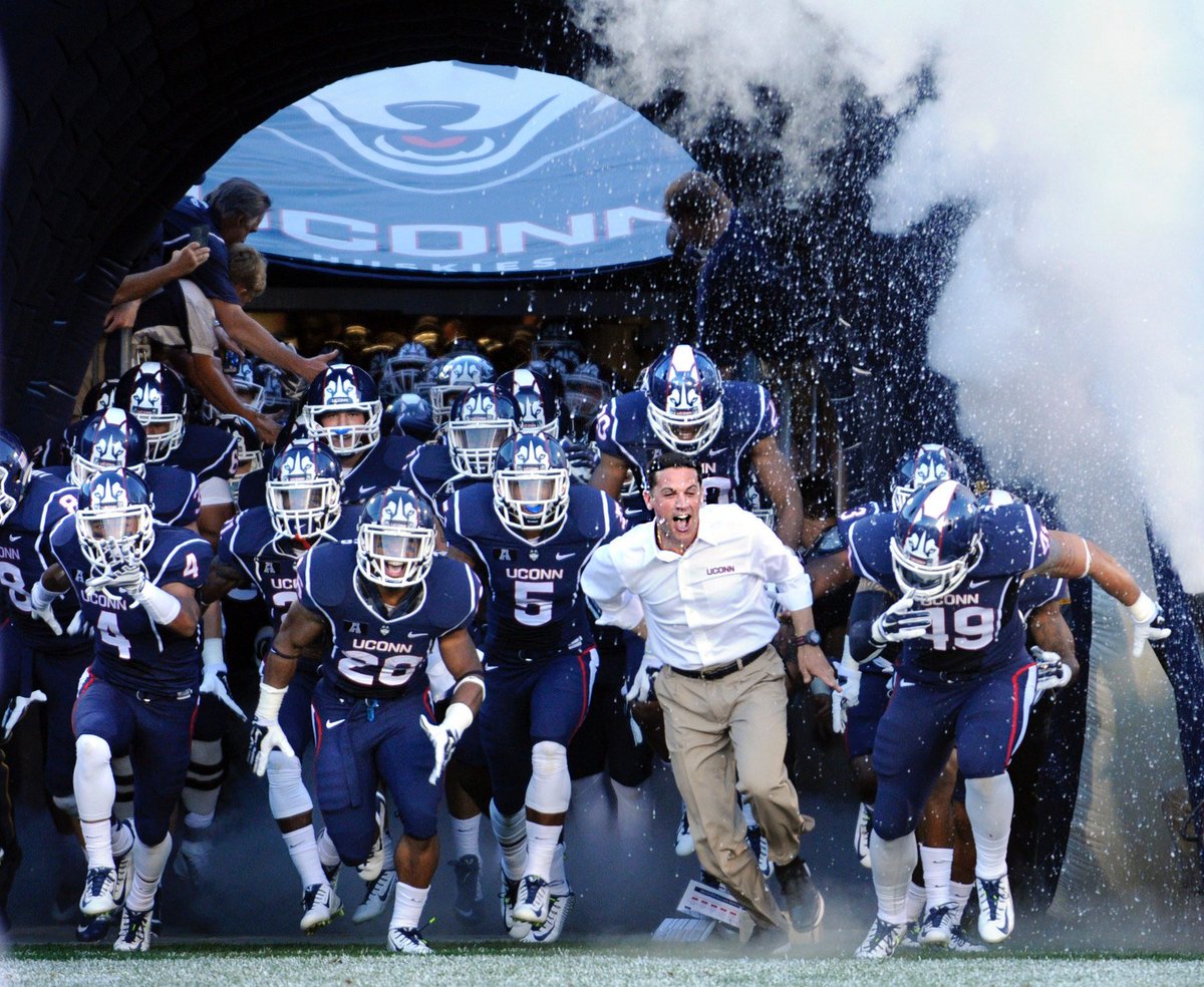 TheIsaiahB's tweet photo. Extremely thankful to receive an offer from the University of Connecticut #UConnat19n @COACHDOTT @UConnHuskies https://t.co/aLfgPhHa7K