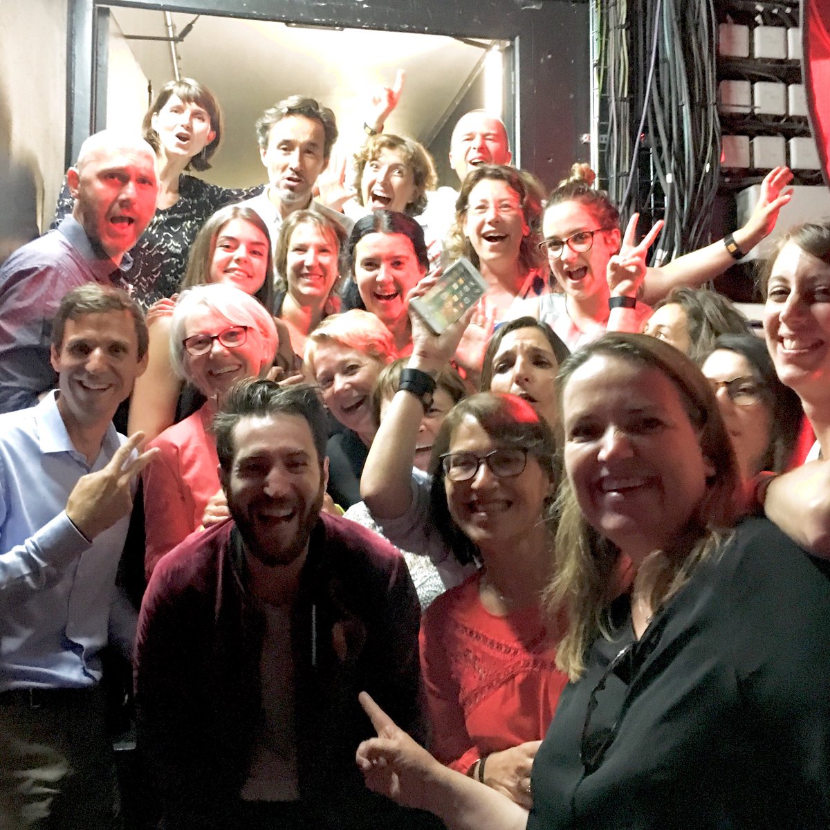 sebastienf_pro's tweet photo. Merci @BrokenBackMusic pour ce super concert privée pour les communicants @Orange_France 🙏😍 Et vive la Bretagne !! @OrangeBretagne https://t.co/aQ7mb6LuOI