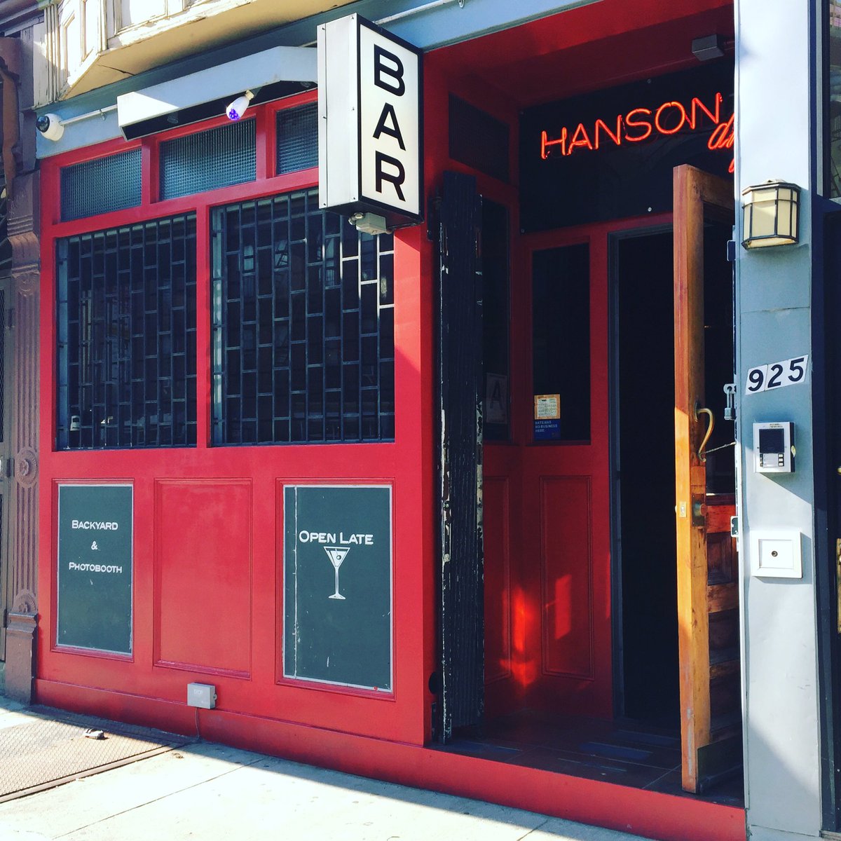 Hanson Dry tweet media
