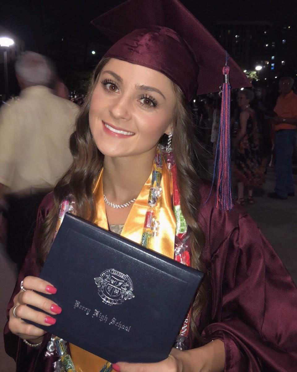 crowmegs's tweet photo. Peace out Perry!🎓🐾 https://t.co/YgwL4lfqU2