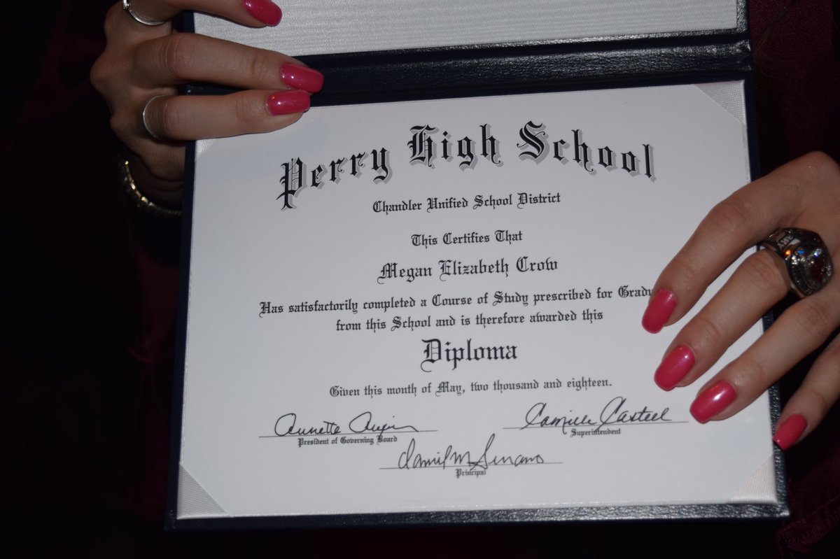crowmegs's tweet photo. Peace out Perry!🎓🐾 https://t.co/YgwL4lfqU2