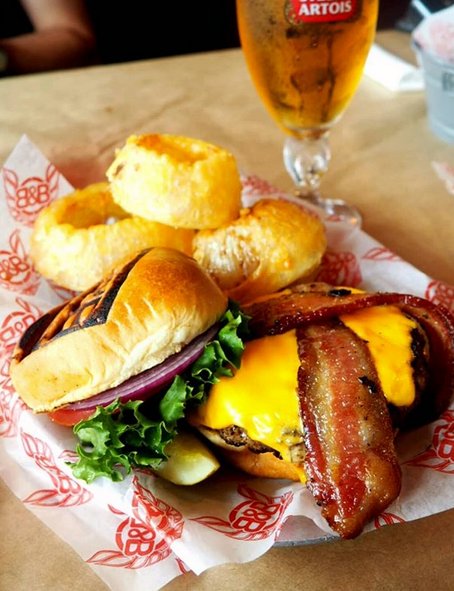 bnbsarasota's tweet photo. Peace. Love. Burgers. โโค๏ธ๐
Because what else do you really need?
Photo cred: @bbfree61 ๐ท
.
.
.
.
#BurgerAndBeerJoint #SarasotaFL #FLEats #DiscoverFL #Burgers #Beer #Delicious #FreshIngredients #Freshness #FoodLove #Peace #Love https://t.co/3b55MAs5Vz