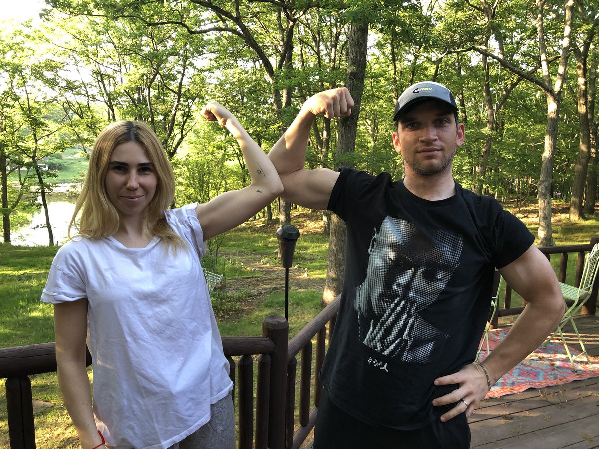 Johnakite_'s tweet photo. @ZosiaRMamet and I nominate @breandyou + @bradpeyton to support service members and their families. Learn more at https://t.co/SCYrbYbgFw. Let’s see those pipes! https://t.co/xzSapM3SUe