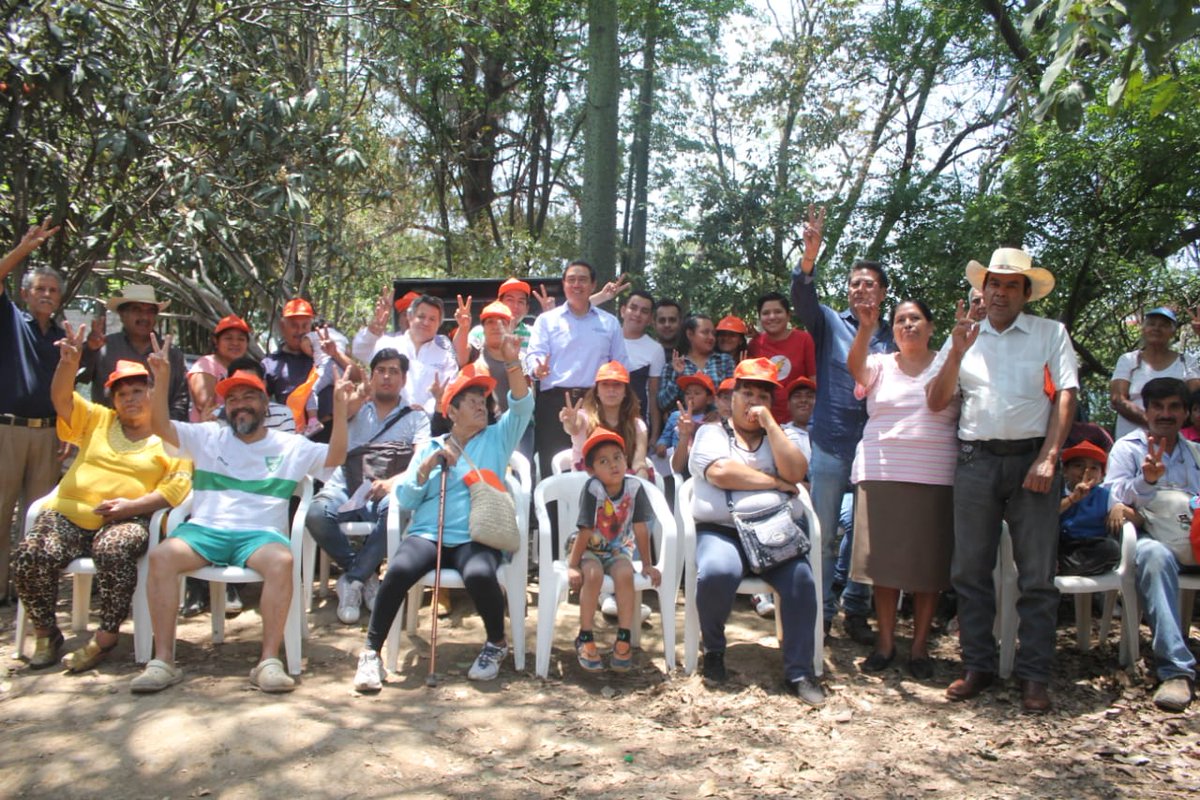 CaballeroSolano's tweet photo. Para construir un proyecto de gobierno es necesario escuchar primero a la gente. La comunidad de Chamilpa en #Cuernavaca ha sufrido las consecuencias de años de inseguridad y falta de empleo. Trabajando juntos vamos a transformar nuestro estado.
#MorelosEsNuestro #VíctorCaballero https://t.co/YRbFTrRQbR