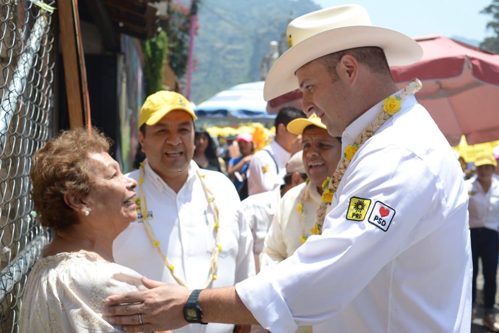 rodrigogayossoc's tweet photo. Hoy, acompañado de @DenyaFloresR, @IsraelReyes_M y @Francisco_NC07, recorrí las calles y el mercado municipal de #Tepoztlán, para platicar con sus habitantes sobre el proyecto que hemos construido para seguir transformando nuestro estado. #MorelosMereceMás https://t.co/2vw6U6HJXK