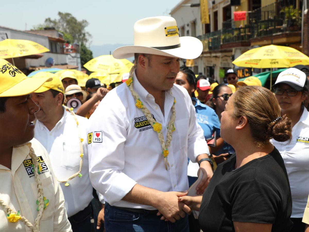 rodrigogayossoc's tweet photo. Hoy, acompañado de @DenyaFloresR, @IsraelReyes_M y @Francisco_NC07, recorrí las calles y el mercado municipal de #Tepoztlán, para platicar con sus habitantes sobre el proyecto que hemos construido para seguir transformando nuestro estado. #MorelosMereceMás https://t.co/2vw6U6HJXK
