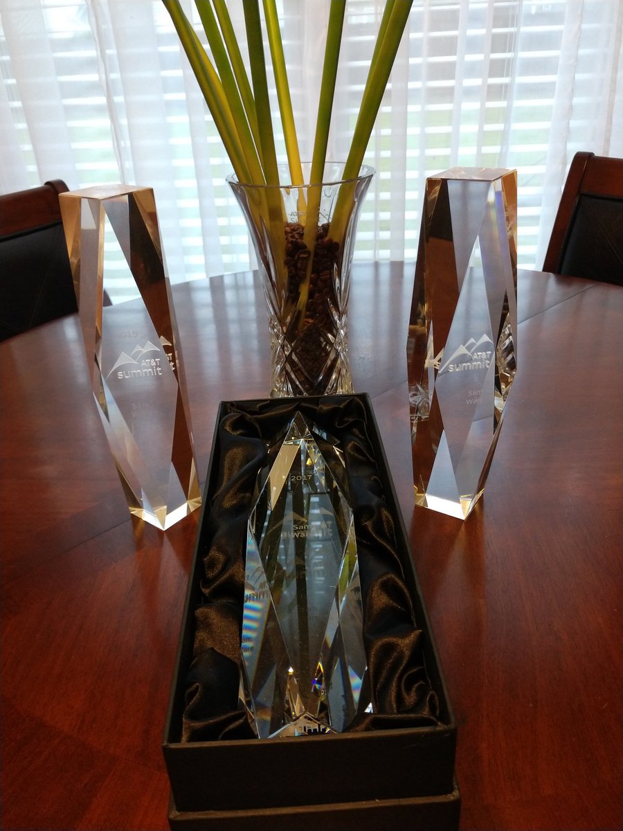 sambware's tweet photo. Look what came in the mail today, from the 1st Vase in #2016summit to 3 Oscars #summit2015, #summit2016, #summit2017 https://t.co/NBAGbYMoj9
