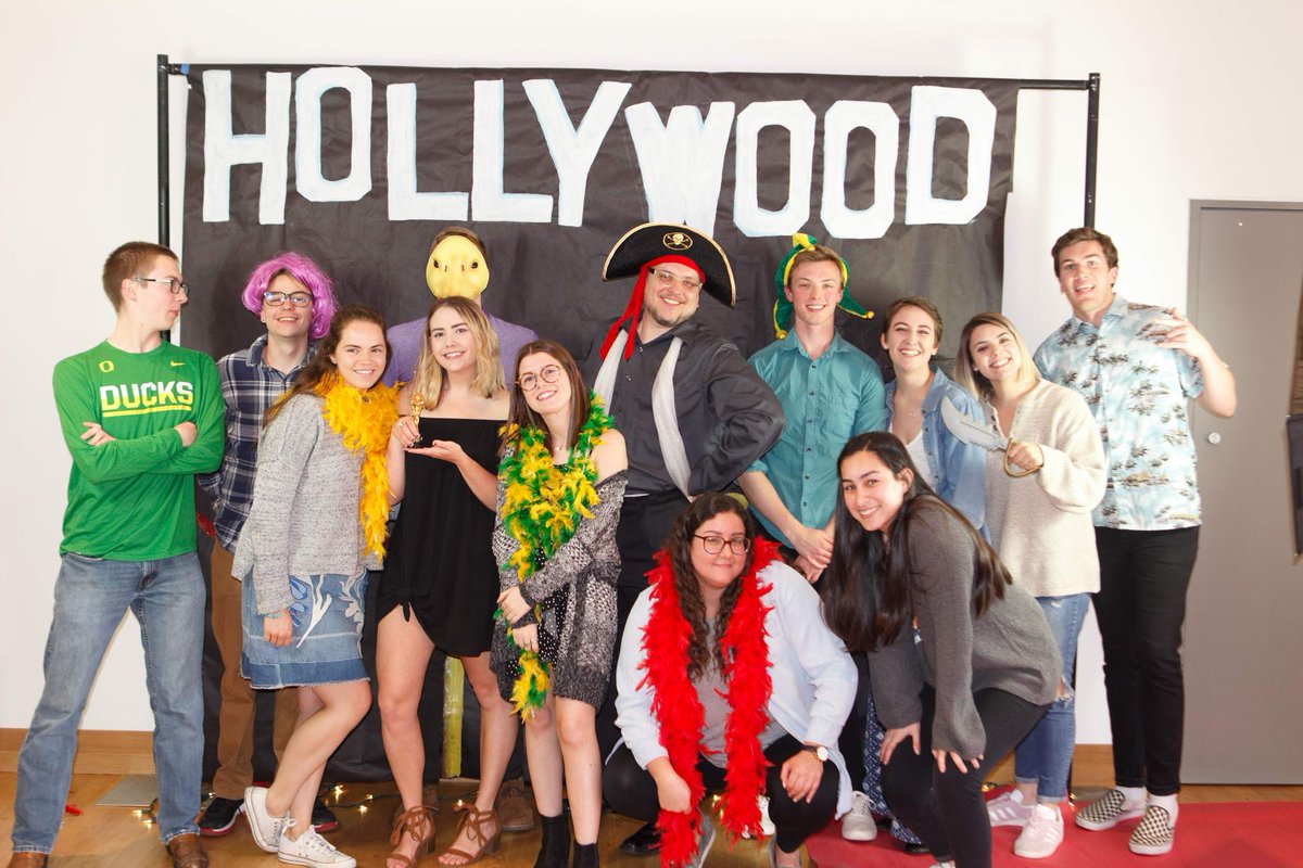 uohousing's tweet photo. Student Leaders having some Hollywood themed fun last night at the Residence Life End of the Year Banquet! ππΈποΈ #HowDucksLive https://t.co/pY2qDP4jRj
